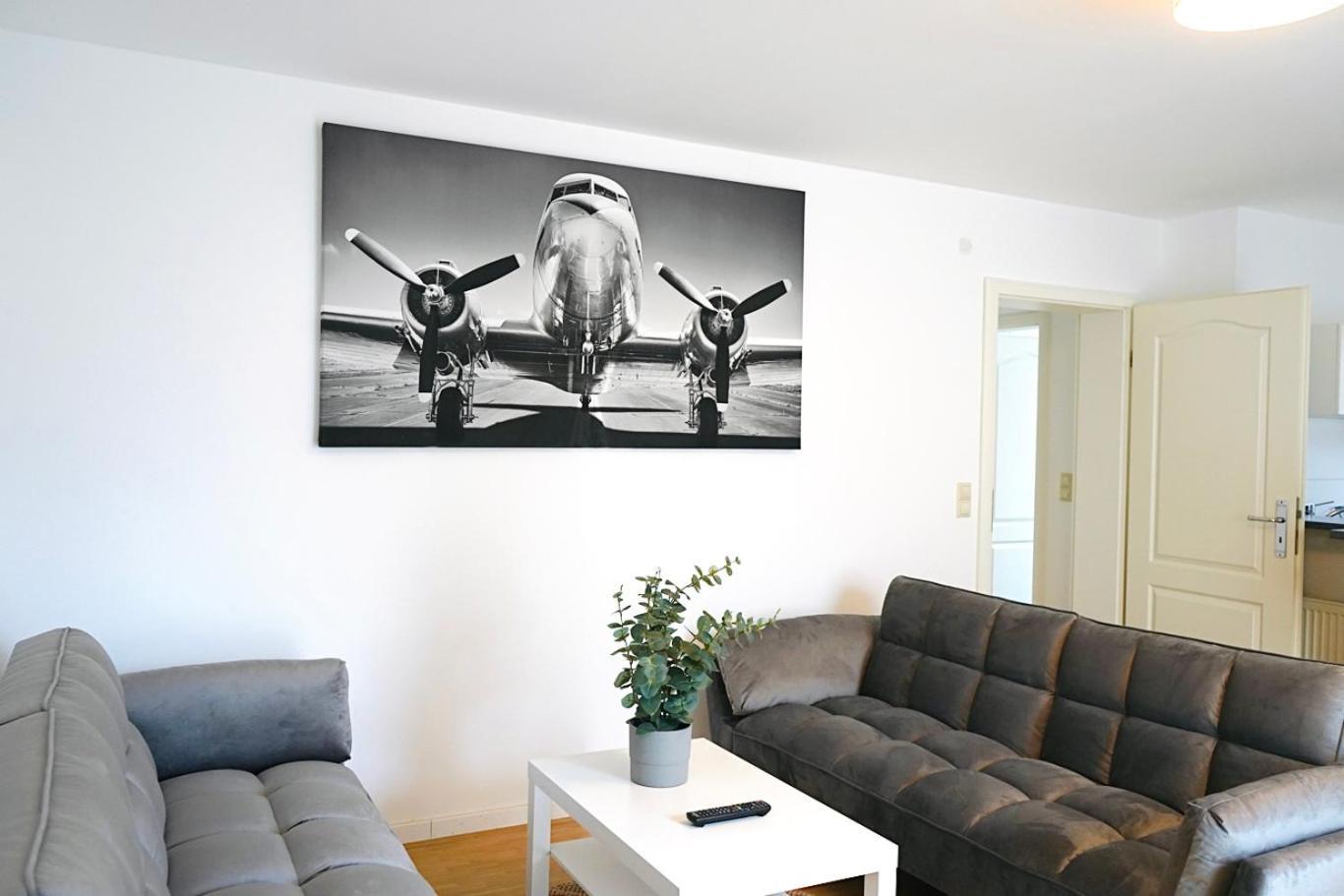 Stilvolles Apartment In Stadtnaehe-Parkplatz- 4 Personen- Balkon Wolfsburg Buitenkant foto