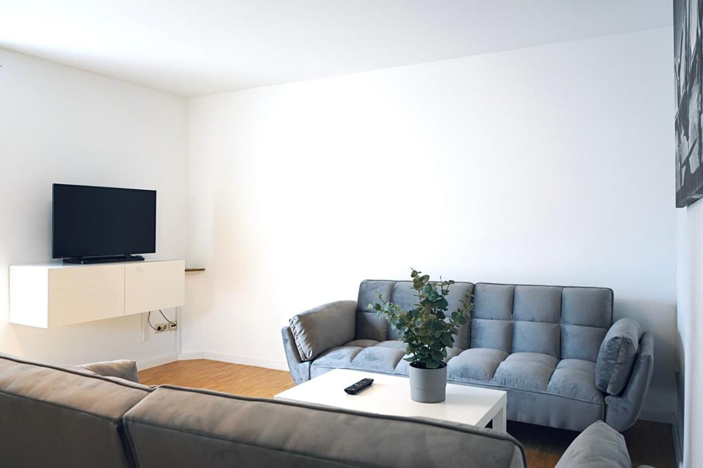 Stilvolles Apartment In Stadtnaehe-Parkplatz- 4 Personen- Balkon Wolfsburg Buitenkant foto