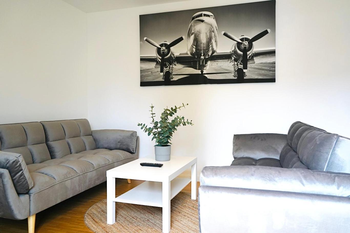 Stilvolles Apartment In Stadtnaehe-Parkplatz- 4 Personen- Balkon Wolfsburg Buitenkant foto