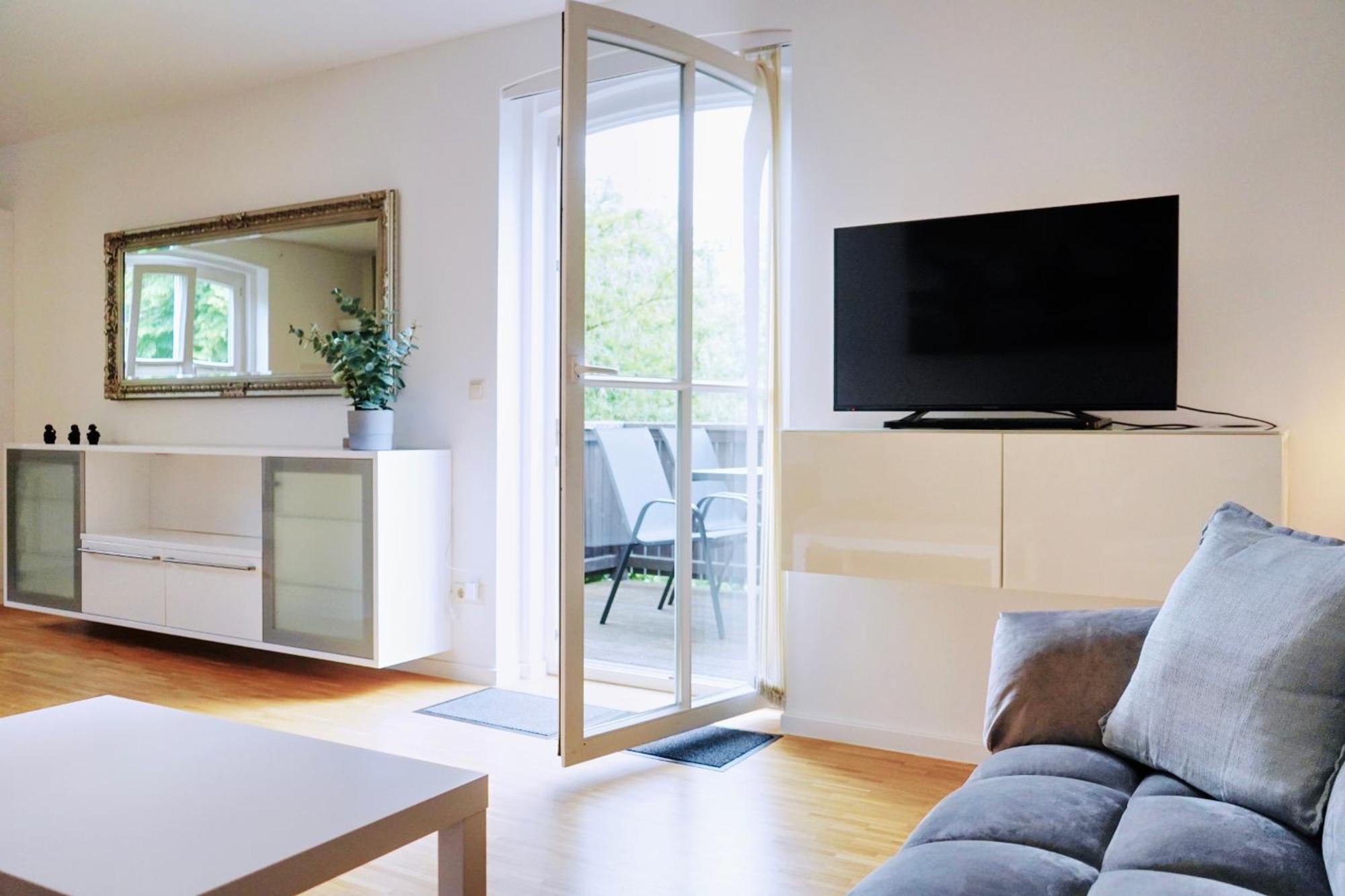 Stilvolles Apartment In Stadtnaehe-Parkplatz- 4 Personen- Balkon Wolfsburg Buitenkant foto