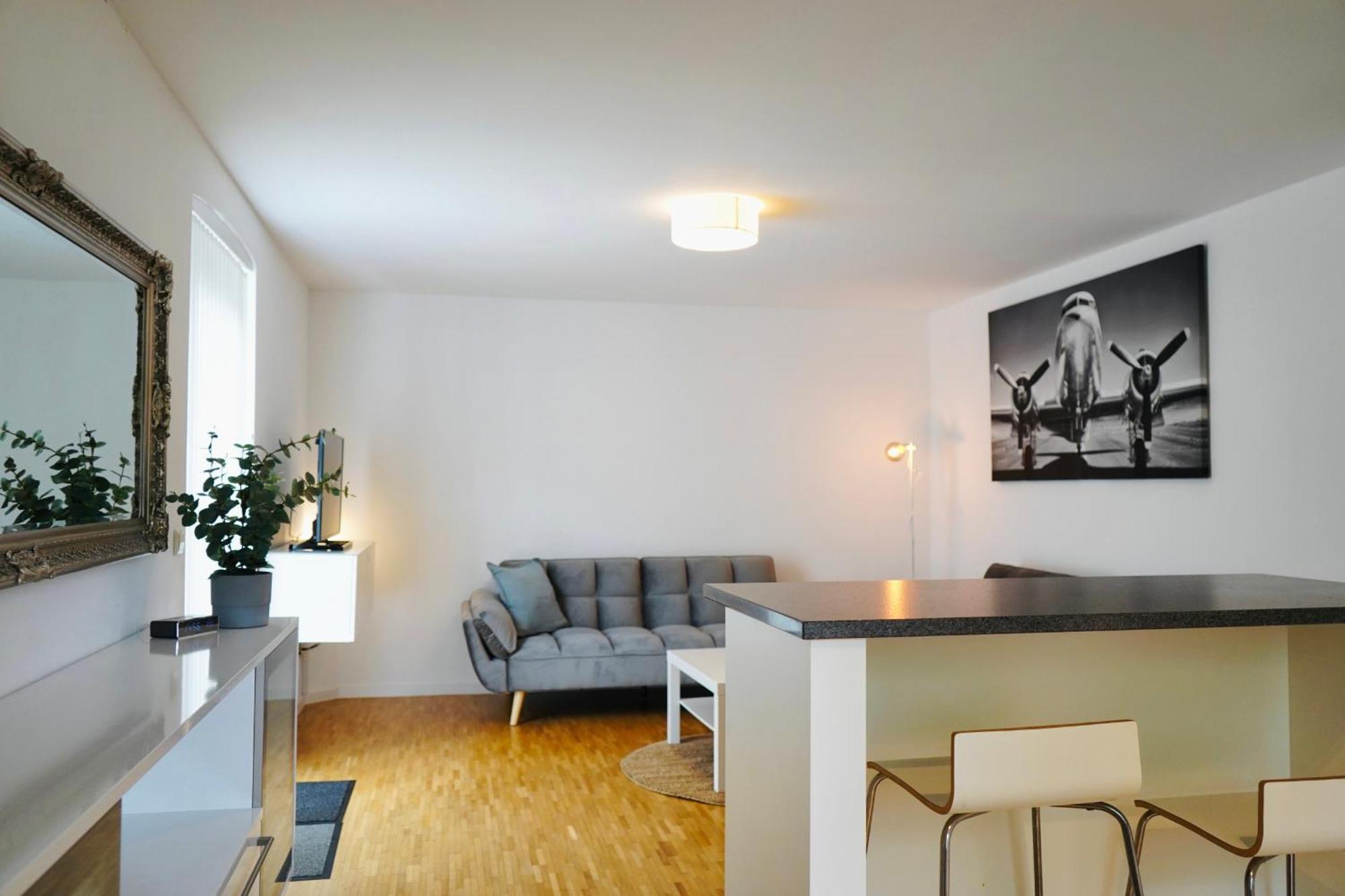 Stilvolles Apartment In Stadtnaehe-Parkplatz- 4 Personen- Balkon Wolfsburg Buitenkant foto