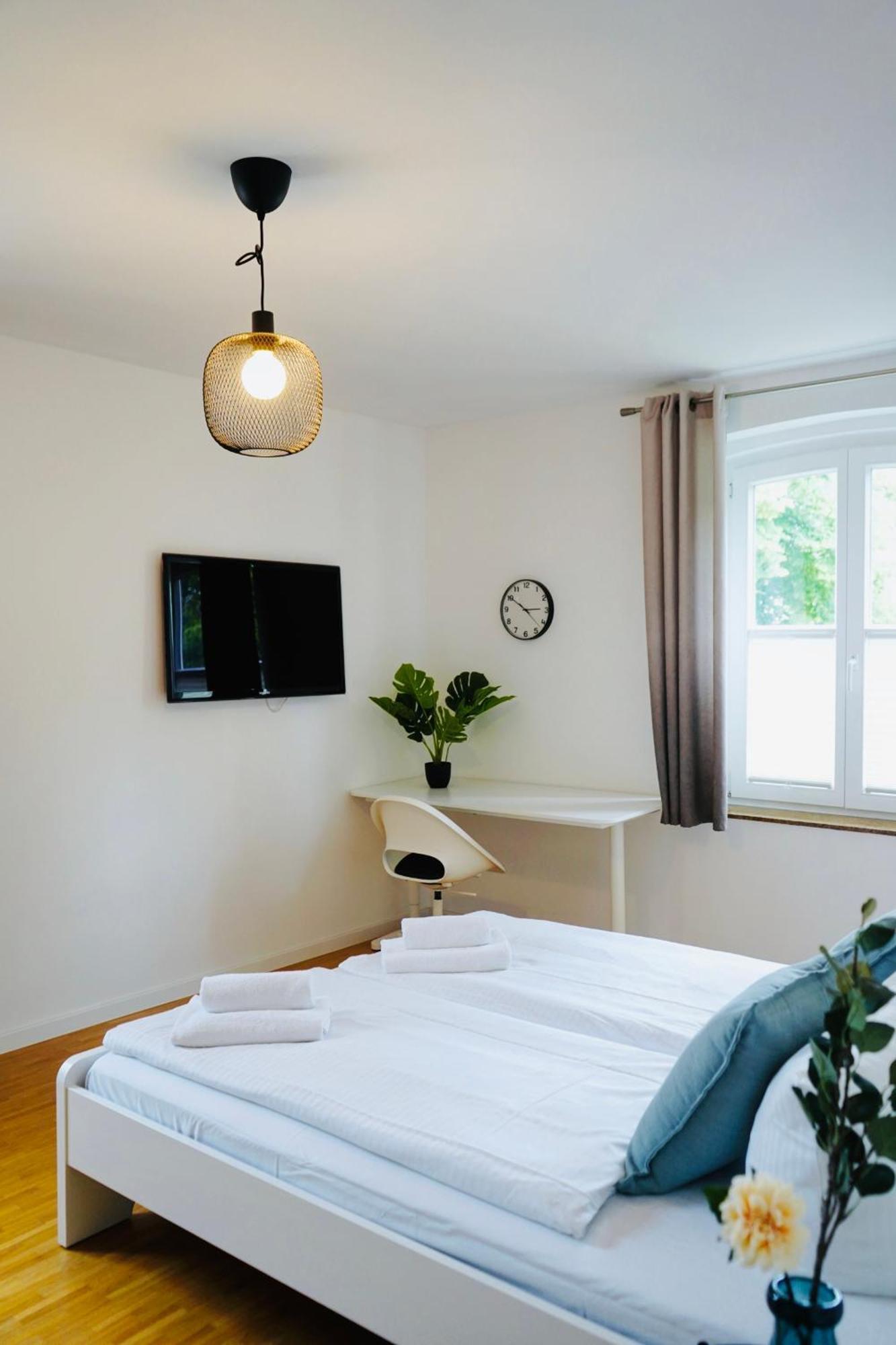 Stilvolles Apartment In Stadtnaehe-Parkplatz- 4 Personen- Balkon Wolfsburg Buitenkant foto
